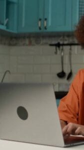 📝Стаття 23 розкладу хвороб наказу №402 Стаття 23 Розкладу хвороб встановлюється особам з вадами здоров'я, такими як хвороби периферичної нервової системи, міастенії, міопатії, дорсалгія, радикулопатія та інші