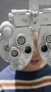 👁️ 🗨 Статья 26 Перечня болезней Приказа No 402 👁️ 🗨 Статья 26 Перечня болезней включает заболевания глаз: склеры, роговицы, радужной оболочки, цилиарного тела, хрусталика, сосудистой оболочки, стекловидного тела, глазного яблока, невриты зрительного нерва, заболевания и поражения зрительного нерва и зрительного тракта