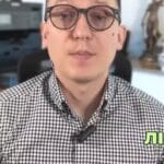 З 1 червня банки зменшать ліміти на перекази. Ви ще не забули про ліміти, які діяли до березня в 150 тисяч гривень? Ніби нещодавно їх вже зняли, але з червня 25-го року Нацбанк планує везти їх знову, але вже в меншому розмірі – до 100 тисяч гривень. Це стосується не лише карткових переказів, а й платежів через IBAN. І ліміт в 100 тисяч буде для клієнтів середнього та малого ризику. А якщо ви належите до високого ризику, то ваш ліміт буде на рівні 50 тисяч гривень на місяць. Хочете переказувати більше коштів, треба буде надати банку документи, що підтверджують легальне надходження коштів. Обмеження, слава Богу, не будуть розповсюджуватися на волонтерів. Напишіть в коментарях, чи вплинуть ці зміни на вас, або 100 тисяч – це все одно велика сума. тгс#ua #новини #адвокат #юрист #зсу #зеленський #консультація #порада #відповідь #рек #тцк #суд